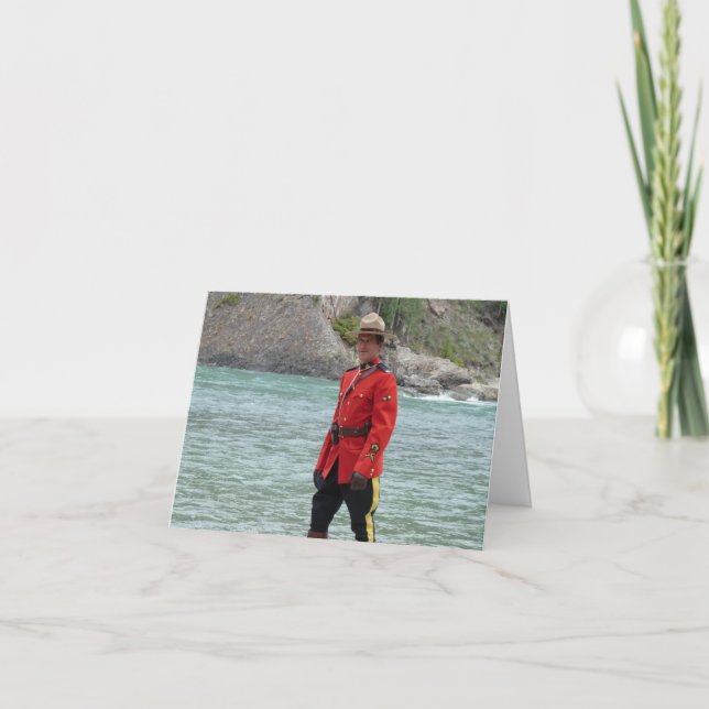 Cartão Fotografia Divertida do Mountie Bonito no Dia Feli (Frente)