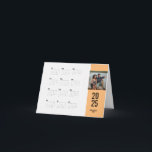 Cartão Fotografias simples personalizadas meses de 2025<br><div class="desc">Cartão de meses de 2025 para a família de fotos simples personalizada. Lembre-se de todos os aniversários da família, parentes amigos deste cartão. Adicione algumas cores ou sublinhe os aniversários. Cartão com fotos moderno minimalista para o seu escritório. Você pode mudar ano, fotos, texto, cores de fundo. Cartão com fotos...</div>