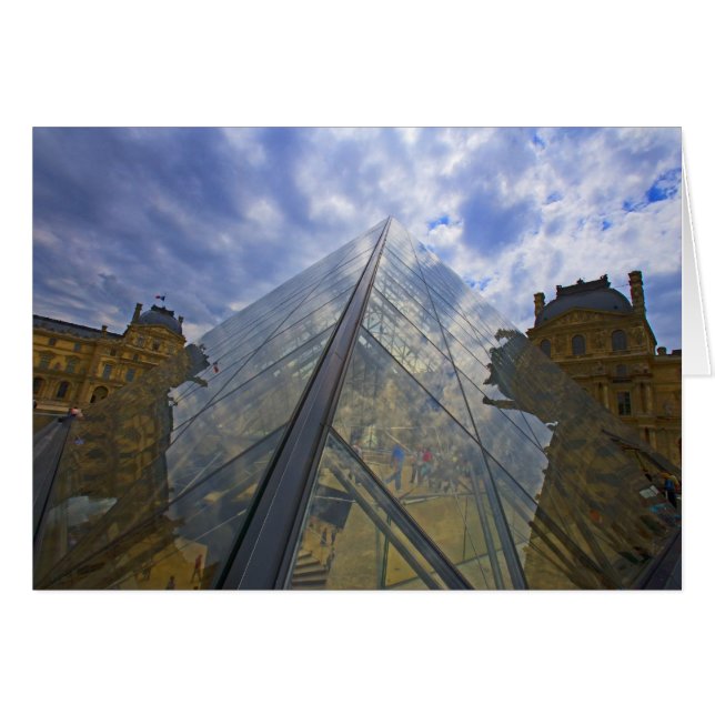Cartão França, Paris. Nuvens refletem no Louvre (Frente Horizontal)