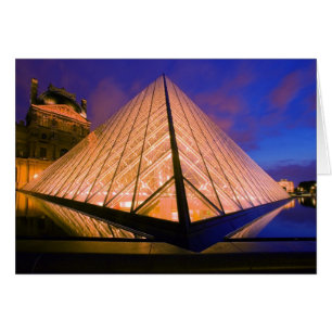 Cartão França, Paris. O museu do Louvre ao crepúsculo. 2