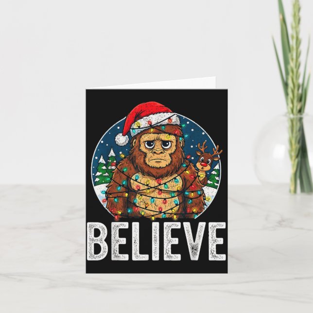 Cartão Funny Bigfoot Believe Christmas Sasquatch Santa Fo (Frente)