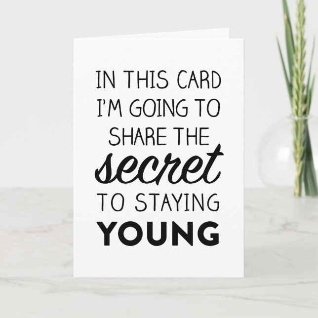 Cartão Funny Birthday Card: The Secret to Staying Young (Frente)