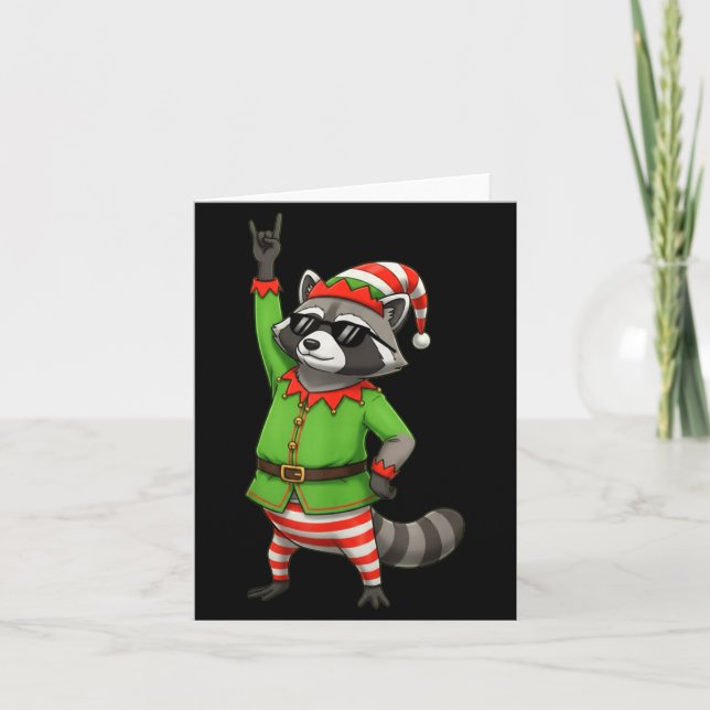 Cartão Funny Christmas Raccoon Dressed As Elf With Sungle (Frente)
