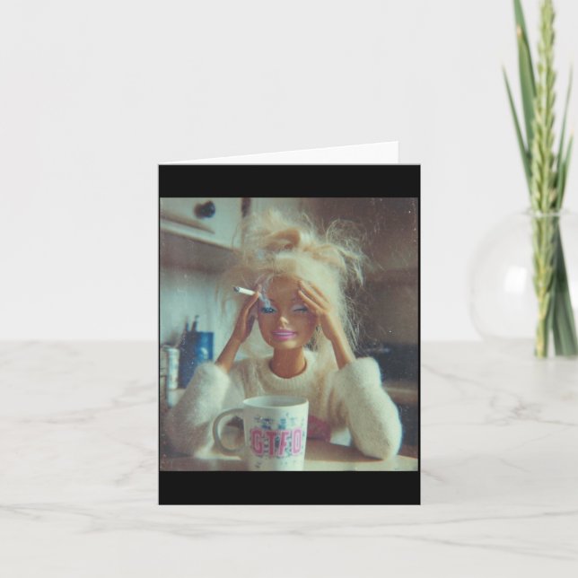 Cartão Funny Disgusting Doll Face Meme Smoking Sad Sarcas (Frente)