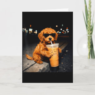 Cartão Funny goldendoodle bebendo café gelado meme de ani