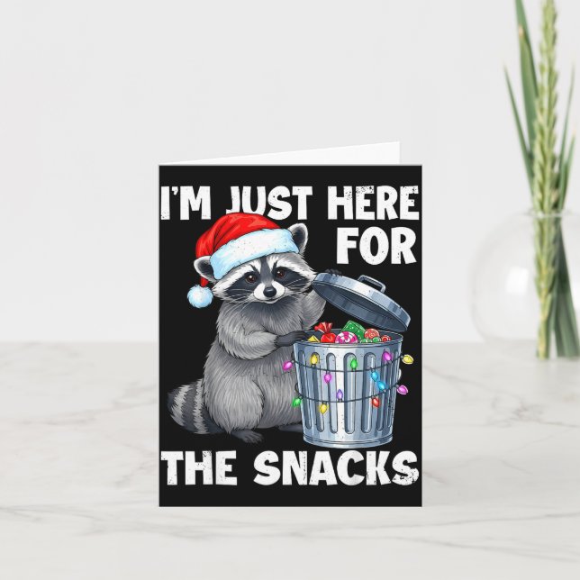 Cartão Funny I'm Just Here For The Snacks Raccoon Christm (Frente)