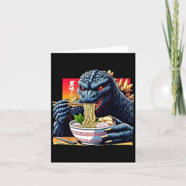 Cartão Funny Kaiju Eating Ramen Japanese Monster Lover Bi (Frente)