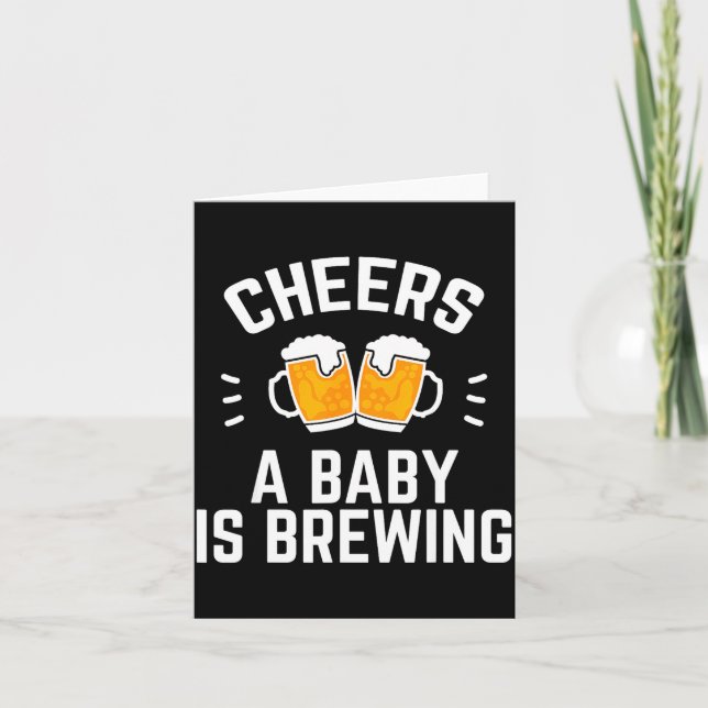 Cartão Funny New Dad Baby Shower Cheers A Baby Is Brewing (Frente)