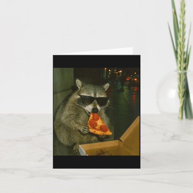 Cartão Funny Raccoon Eating Zza Animal Meme  (Frente)
