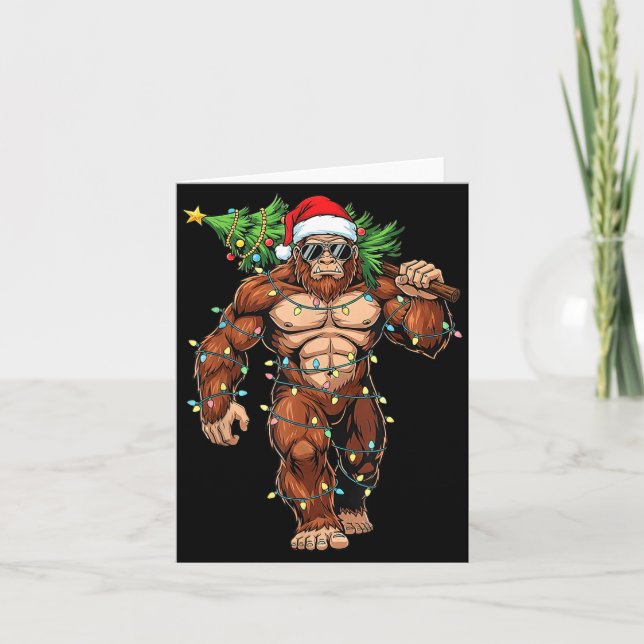 Cartão Funny Santa Bigfoot Christmas Tree Christmas Crypt (Frente)
