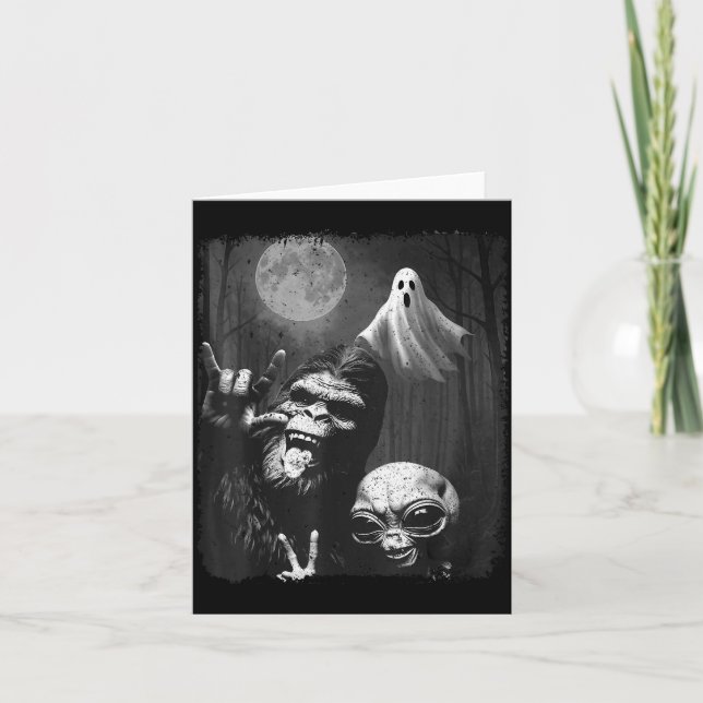 Cartão Funny Sasquatch &amp; Alien Rock On Hand Sign Ghos (Frente)