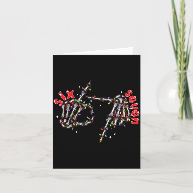 Cartão Funny Six Seven 6 7 Meme Couple Christmas Hand Ske (Frente)