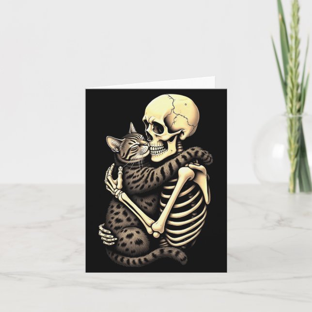 Cartão Funny Skeleton Hugging Cat Halloween Cat Lover Mom (Frente)