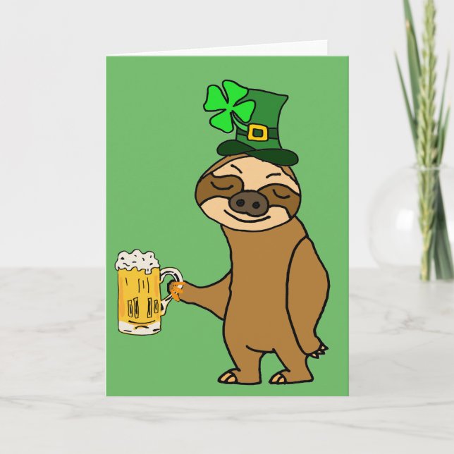 Cartão Funny Sloth Drinking Beer St. Patrick's Day Art (Frente)