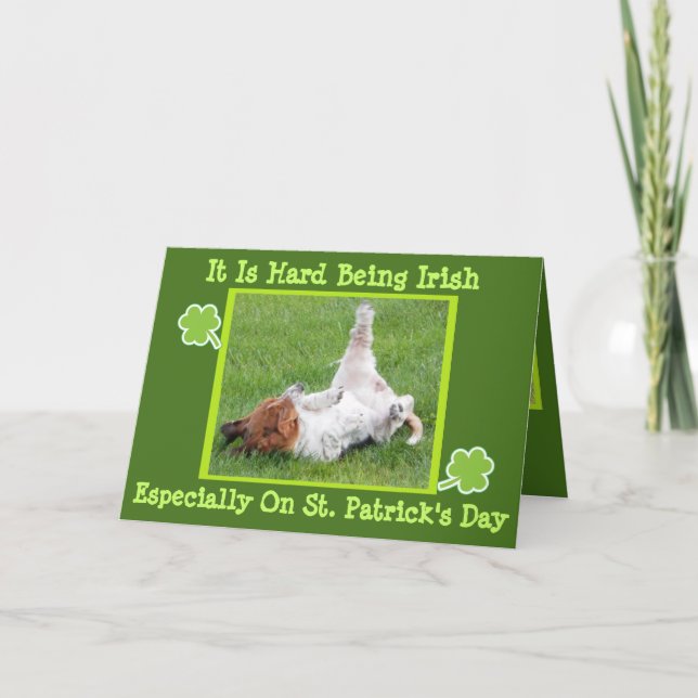 Cartão Funny St. Patrick's Day Card w/Basset & Green Beer (Frente)