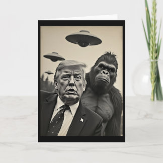 Cartão Funny Trump Bigfoot Selfie With Ufos Weird Alien 