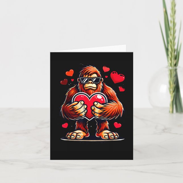 Cartão Funny Valentines Day Bigfoot Heart Sungles Sasquat (Frente)
