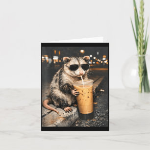 Cartão Gambá Bebendo Café Gelado Funny Animal Meme Homens