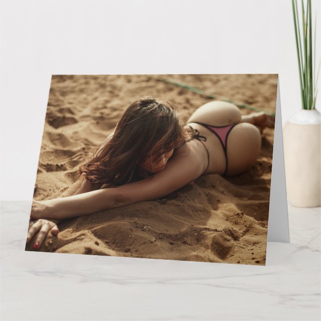 CARTÃO GAROTA BIKINKI SOBRECARREGADA DE ANIVERSÁRIO PARA  (Frente)