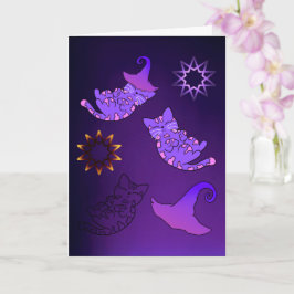 Cartão Gatinhos Roxos com Chapéus e Estrelas de Bruxas