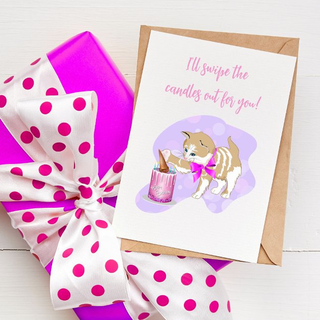 Cartão Gato Bonito A Passar Nas Velas De Bolo De Aniversá (Criador carregado)