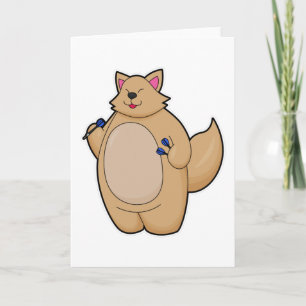 Cartão Gato como jogador de dardos com dardos