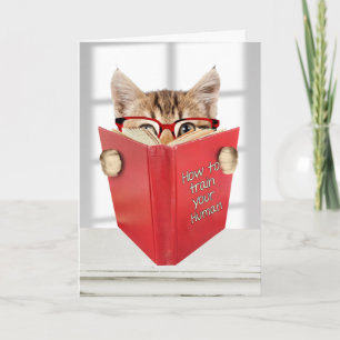 Cartão Gato de aniversário com óculos e livro vermelho