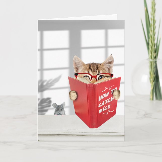 Cartão Gato de aniversário com óculos e Livro Vermelho (Frente)