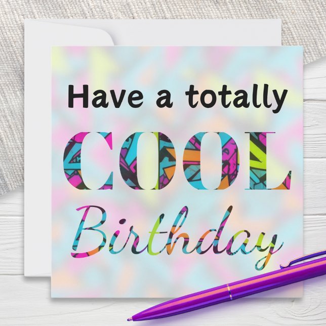 Cartão Grafite Neon Efeito Moderno Ontem Totalmente Legal (A bright and fun greeting card with 'Have a totally cool birthday' message in neon-like colors)
