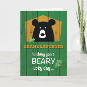 Cartão Granddaughter Bear & Shamrocks on St. Patrick's