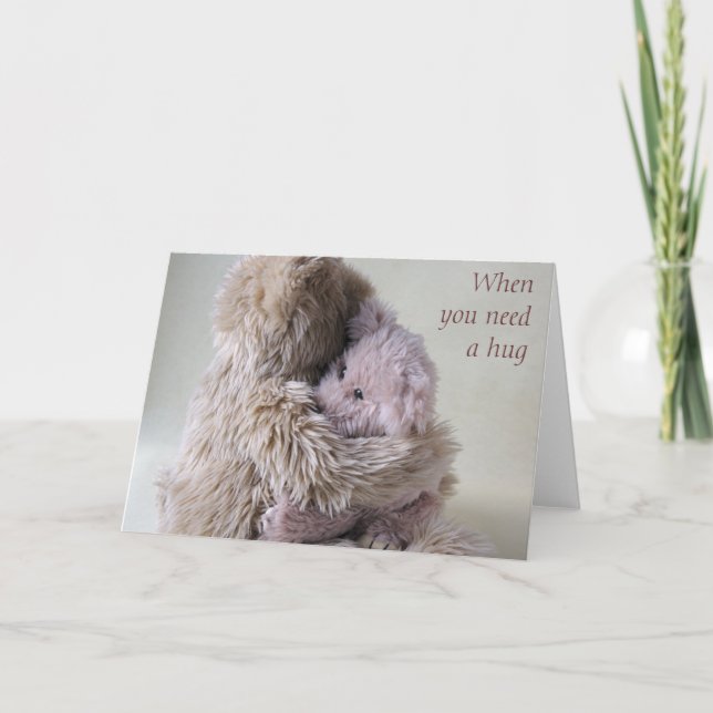 Cartão grande ursinho de pelúcia segura abraço de carneir (Frente)