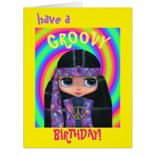 Cartão Groovy Hippie Girl com sinal de paz em Cute Roxo