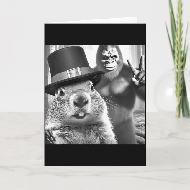 Cartão Groundhog Taking Selfie With Bigfoot Funny Groundh (Frente)