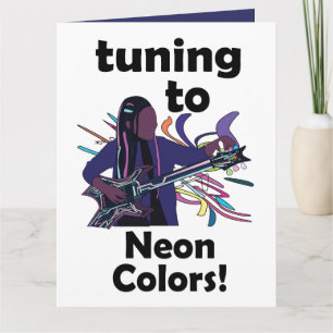 Cartão Guitarrista Ajustando para Cores Neon de Aniversár