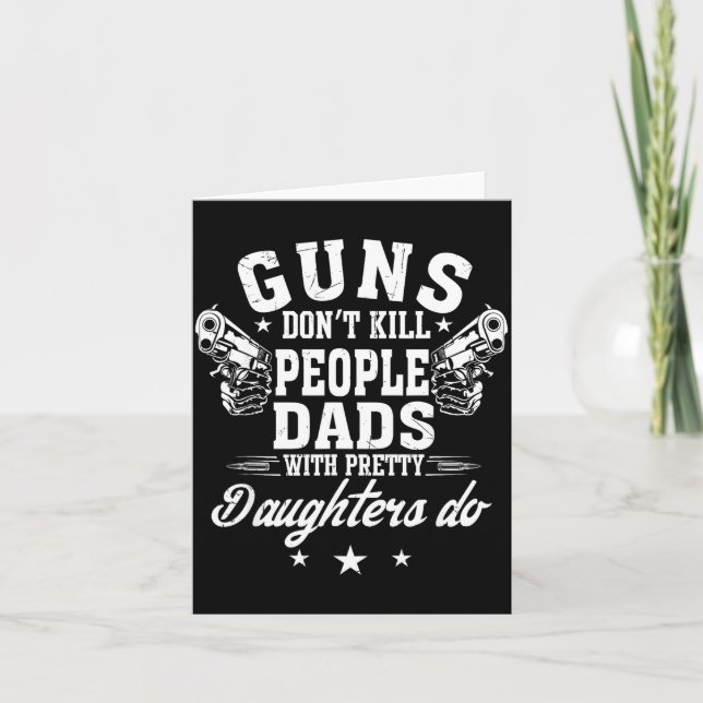 Cartão Guns Don't Kill People Dads With Pretty Daughters  (Frente)