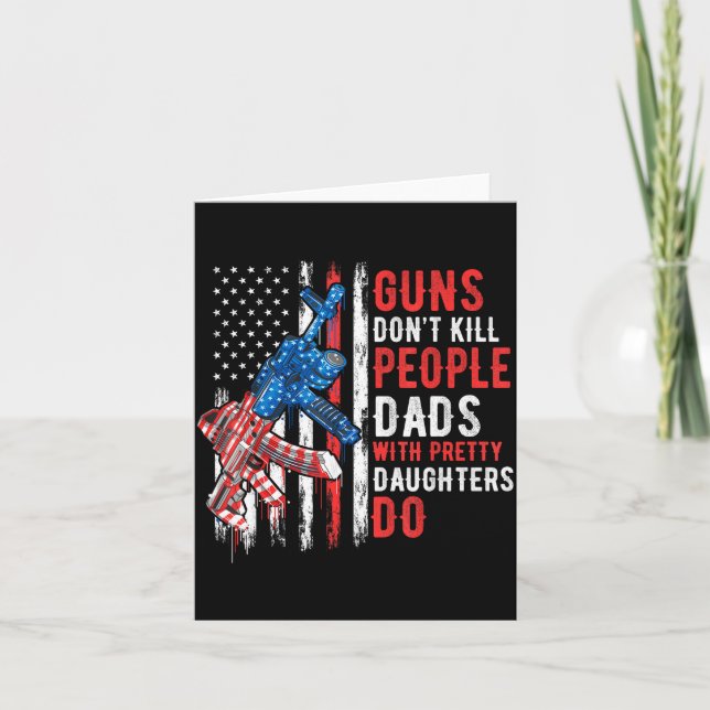 Cartão Guns Don't Kill People Dads With Pretty Daughters  (Frente)
