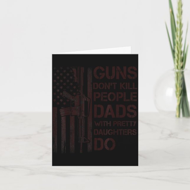 Cartão Guns Don't Kill People Dads With Pretty Daughters  (Frente)