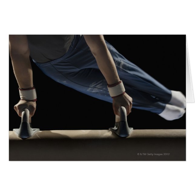 Cartão Gymnast balançando no cavalo pommel (Frente Horizontal)