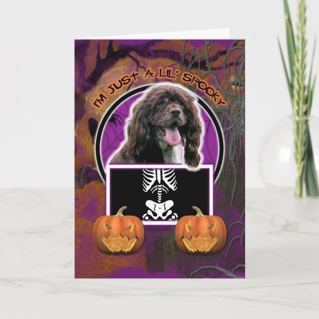 Cartão Hallowee, - Just a Lil Spooky - Cocker Spaniel (Frente)