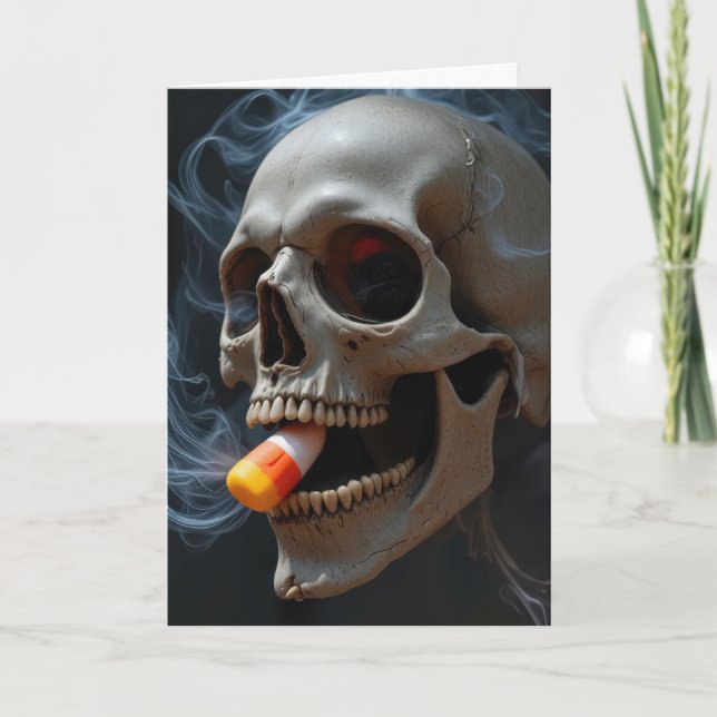 Cartão Halloween Fumando Crânio Mordendo Milho Doce (Frente)