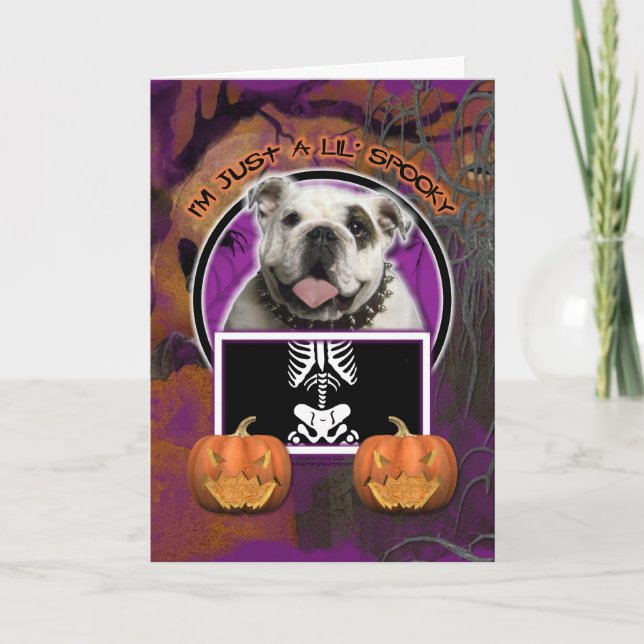 Cartão Halloween - Just a Lil Spooky - Bulldog (Frente)
