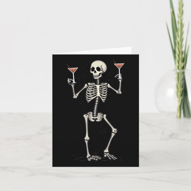 Cartão Halloween Skeleton Bebendo Manhattan Tail (Frente)