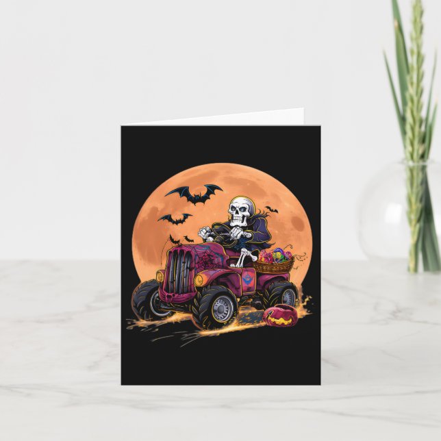 Cartão Halloween Skeleton Riding Monster Truck Toddler Bo (Frente)