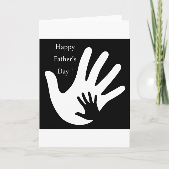 Cartão Happy Fathers day with hands of father and child (Frente)