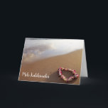 Cartão Hawaiian Beach Mele Kalikimaka<br><div class="desc">Tirada em Big Beach em Maui, esta cena de praia tem um lei havaiano roxo e branco e um reflexo aquático. Mele Kalikimaka significa Feliz Natal no Havaí. Você pode personalizá-lo substituindo o texto pelo seu feriado favorito, dizendo tanto na frente do cartão quanto no dentro! Localizar itens correspondentes no...</div>