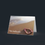 Cartão Hawaiian Beach Mele Kalikimaka<br><div class="desc">Tirada em Big Beach em Maui, esta cena de praia tem um lei havaiano roxo e branco e um reflexo aquático. Mele Kalikimaka significa Feliz Natal no Havaí. Você pode personalizá-lo substituindo o texto pelo seu feriado favorito, dizendo tanto na frente do cartão quanto no dentro! Localizar itens correspondentes no...</div>