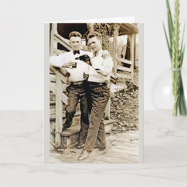 Cartão Here's to Us. (Frente)