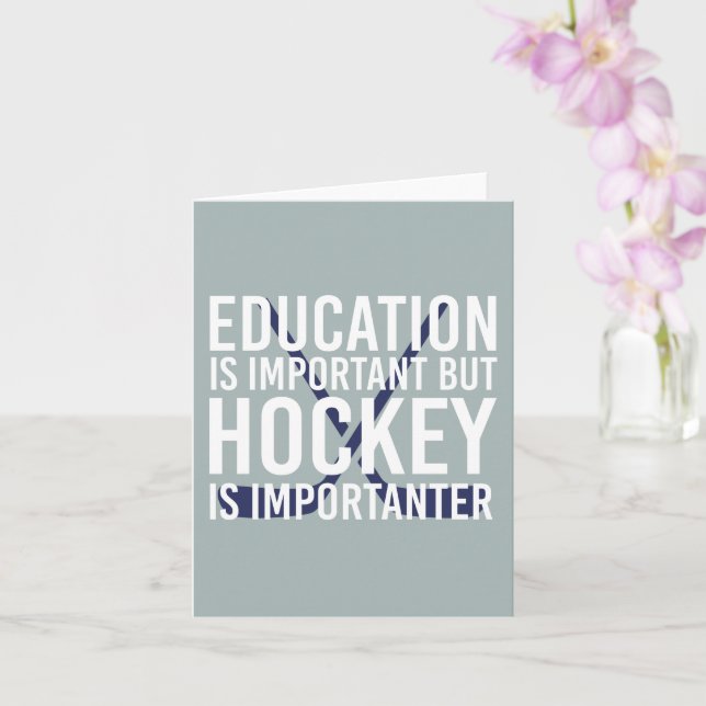 Cartão Hockey is importanter Funny Hockey gifts (Orquídea)