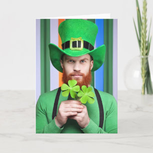 Cartão Homem Irlandês Com Trevos da Sorte