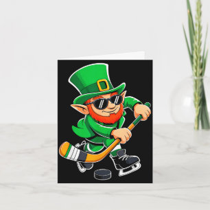 Cartão Homem leprechaun jogador de hóquei engraçado dia d